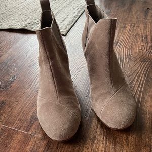 TOMS size 8 booties